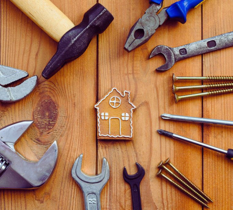 Many tools lied in household around