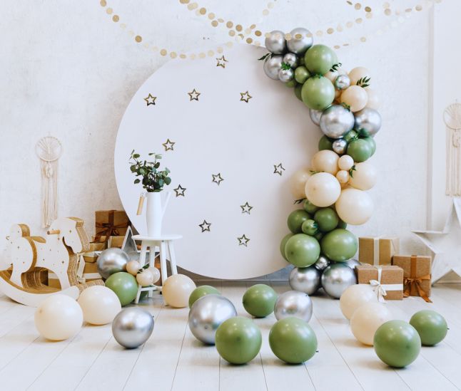 Balloon arch and party decorations set up for a celebration in Orlando, FL